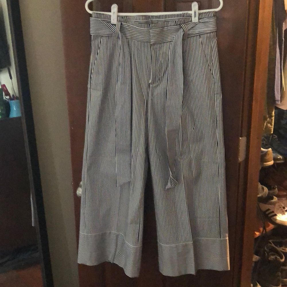 Wide leg, high waisted cropped pants